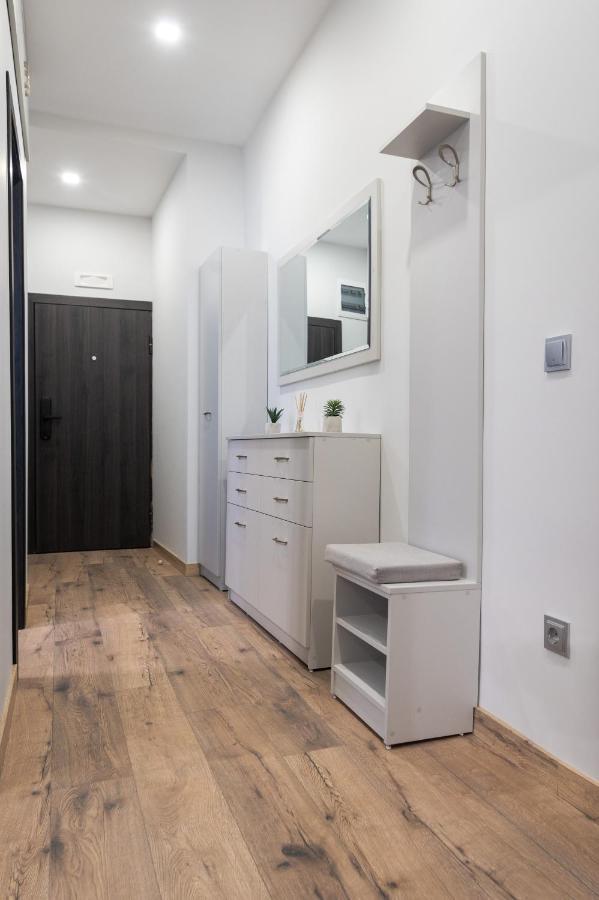 La Luna - High-End 2Bd Flat In The Top Centre By Flat Mаnager Sofia Extérieur photo